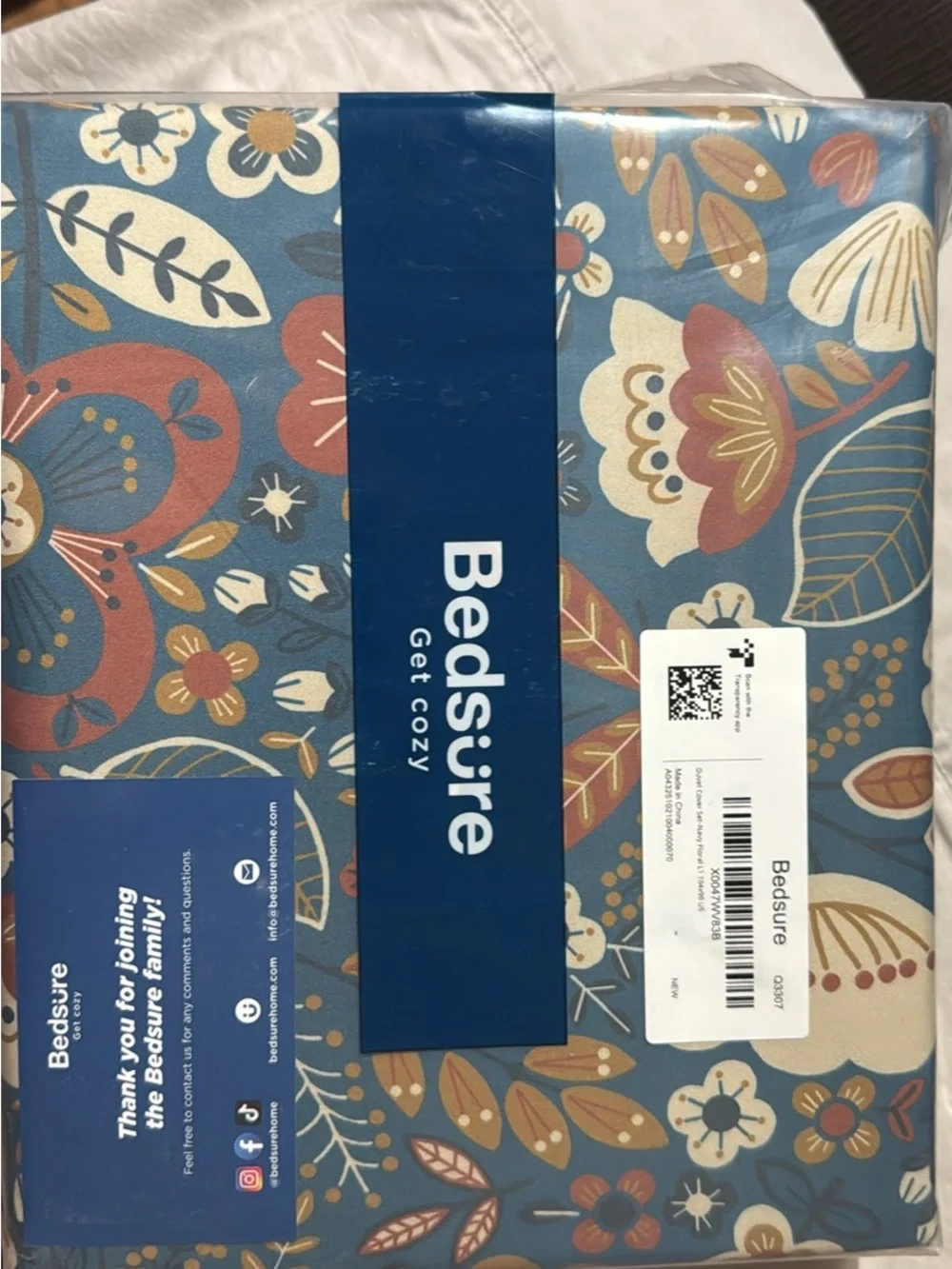 Bedsure Reversible Floral Duvet Cover in Deep Blue
